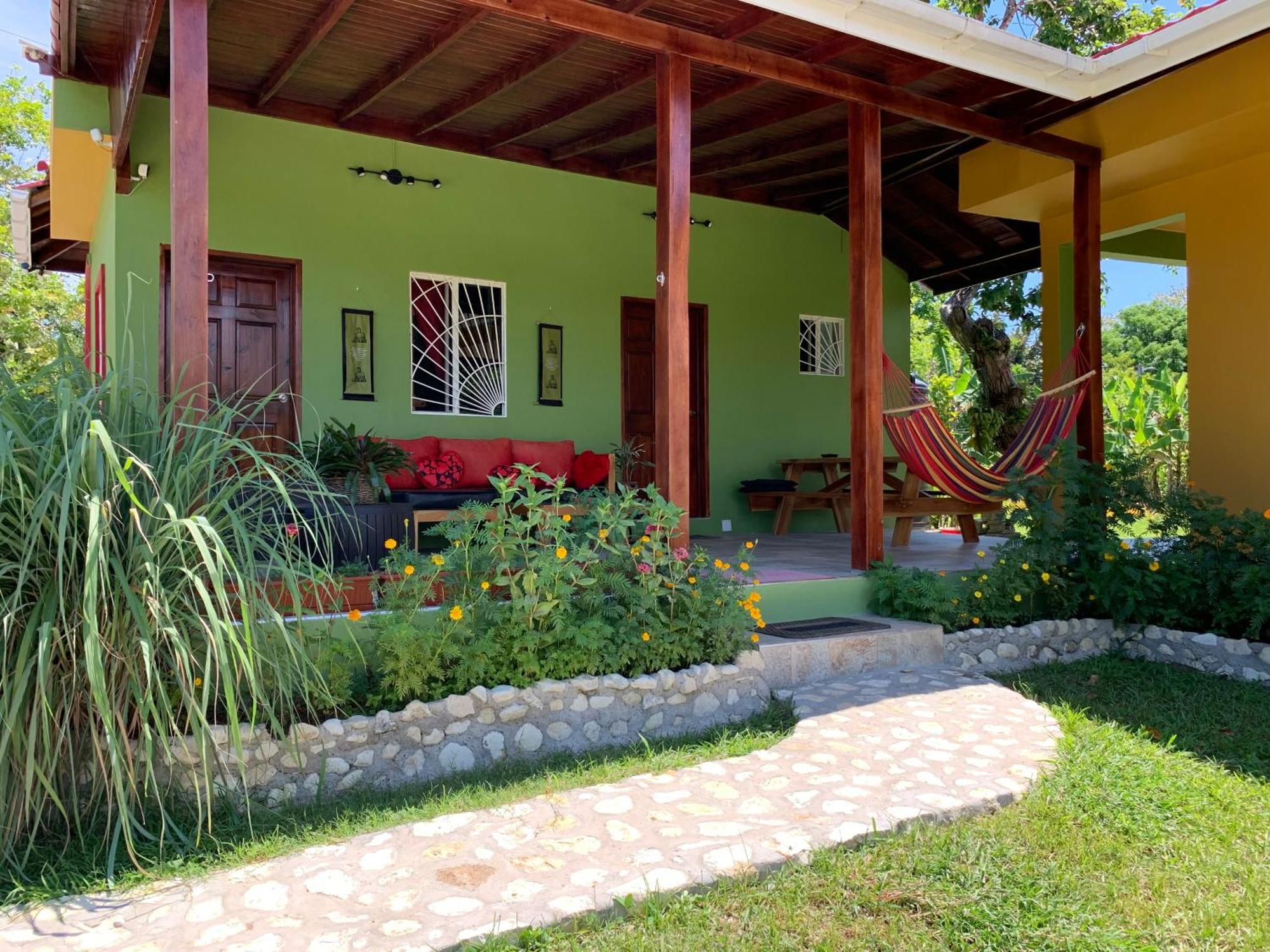 Green Queendom Farm And Lodging Oracabessa Buitenkant foto